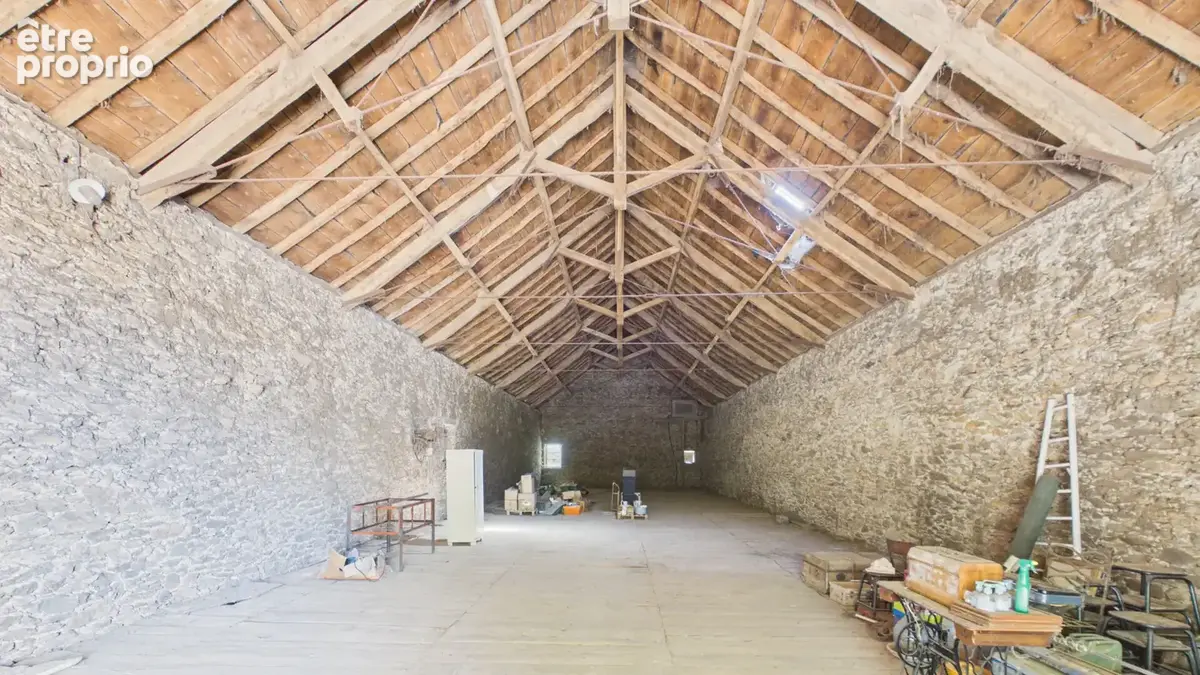 Propriété de caractère rénovée avec nombreuses dépendances, 1,9 ha de terrain. Idéal projet agricole ou touristique. - photo 17