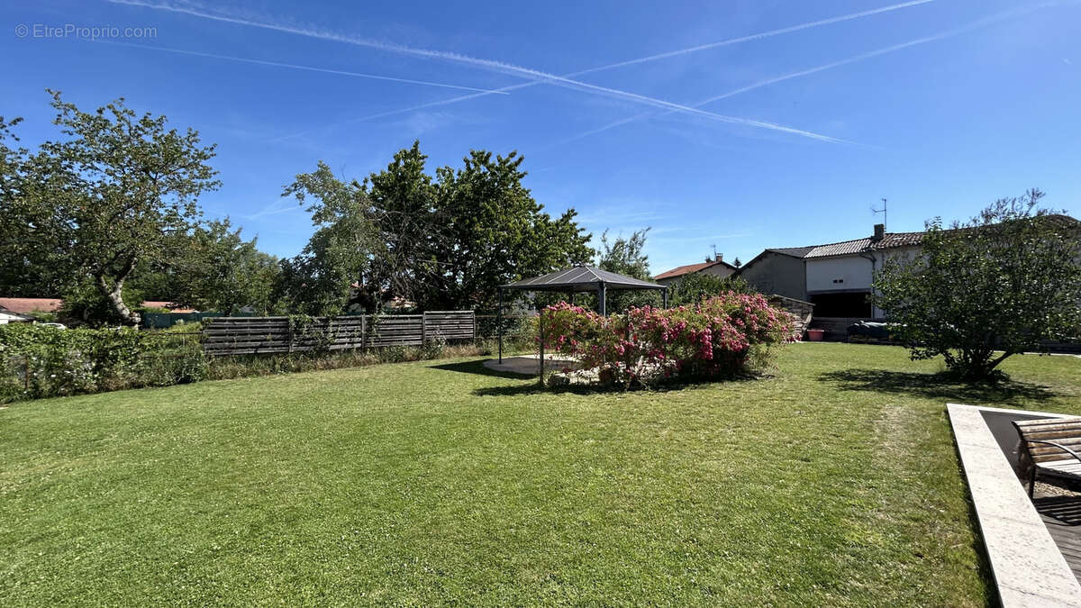 Maion avec jardin et garage sur un terrain de 639 m2 - photo 17