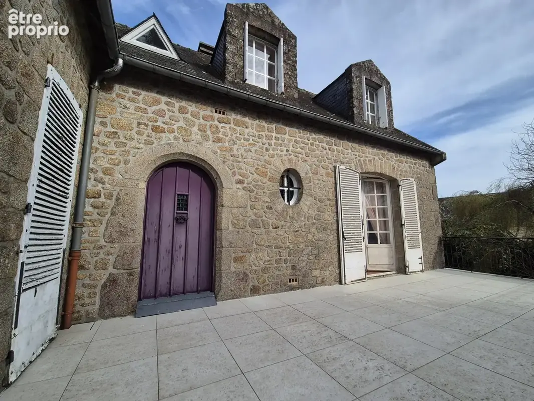 Magnifique propriete a renover avec maison en pierre de 227 m2 habitable sur une parcelle de 3000 m2 avec double garage - photo 2