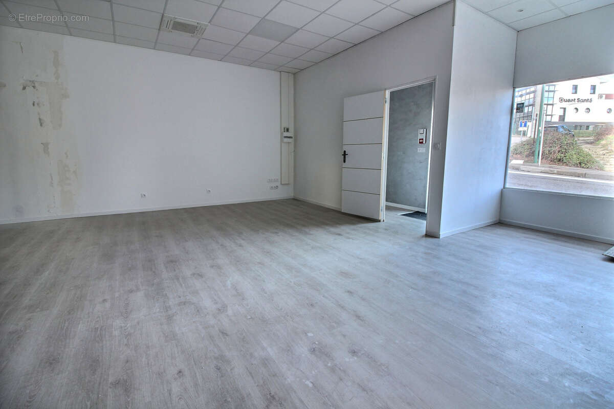 Commerce à VAUGNERAY