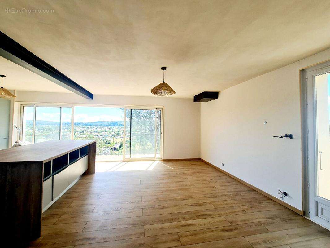Villa 195 m² - 5 chambres - Terrain 5 267 m² - photo 4