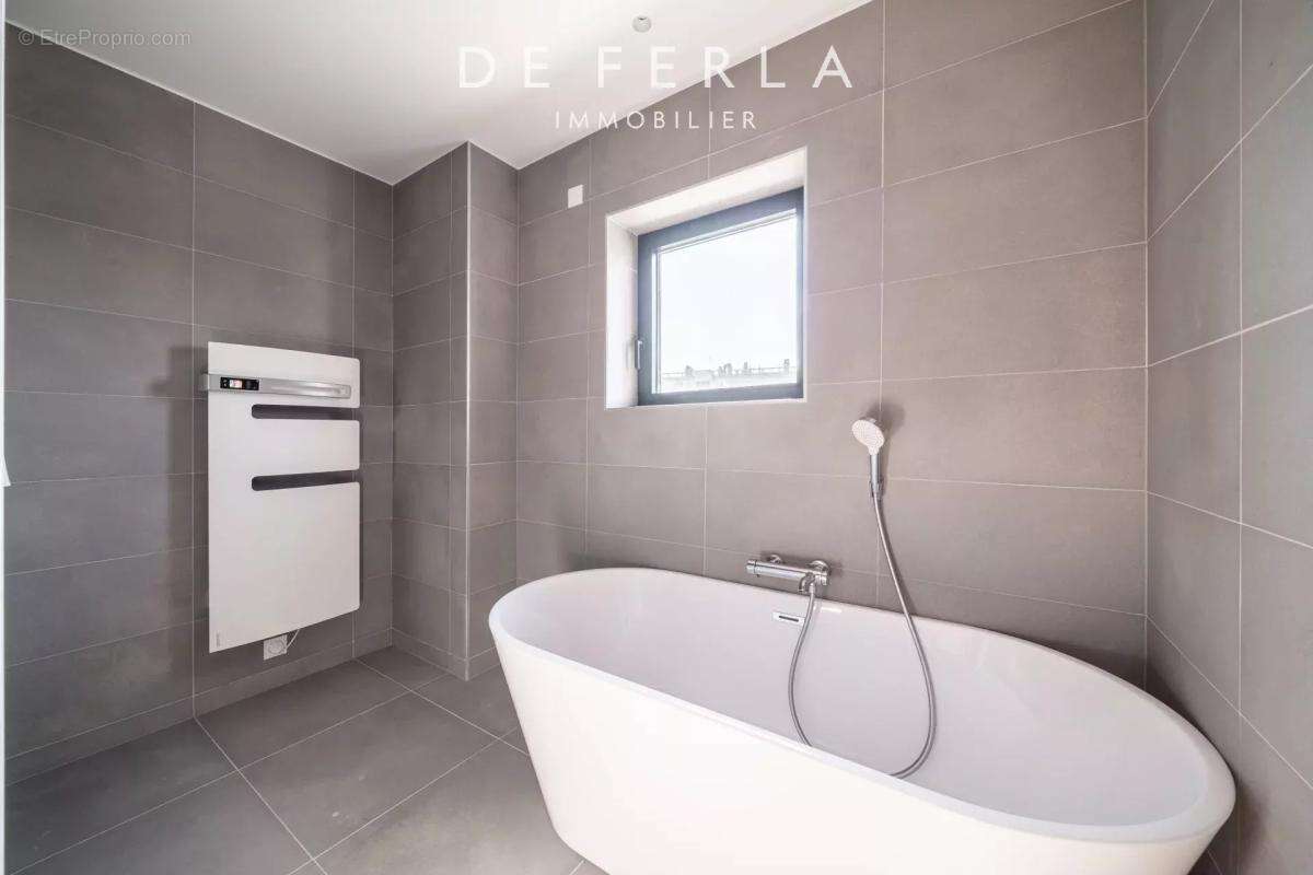 Appartement à PARIS-15E