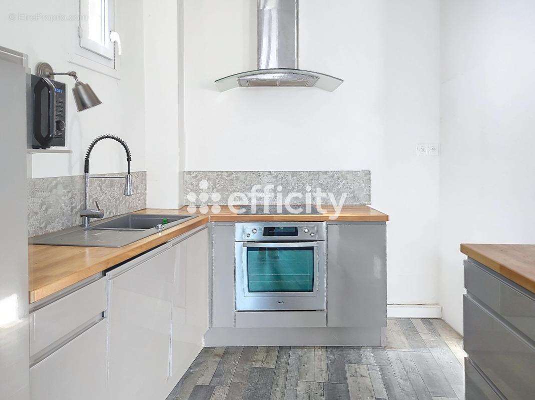 Maison 110 m² à Saint-Martin-La-Plaine  - photo 3