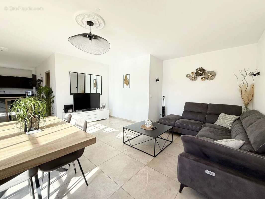 Maison 95 m² à Saint-Victoret  - photo 6