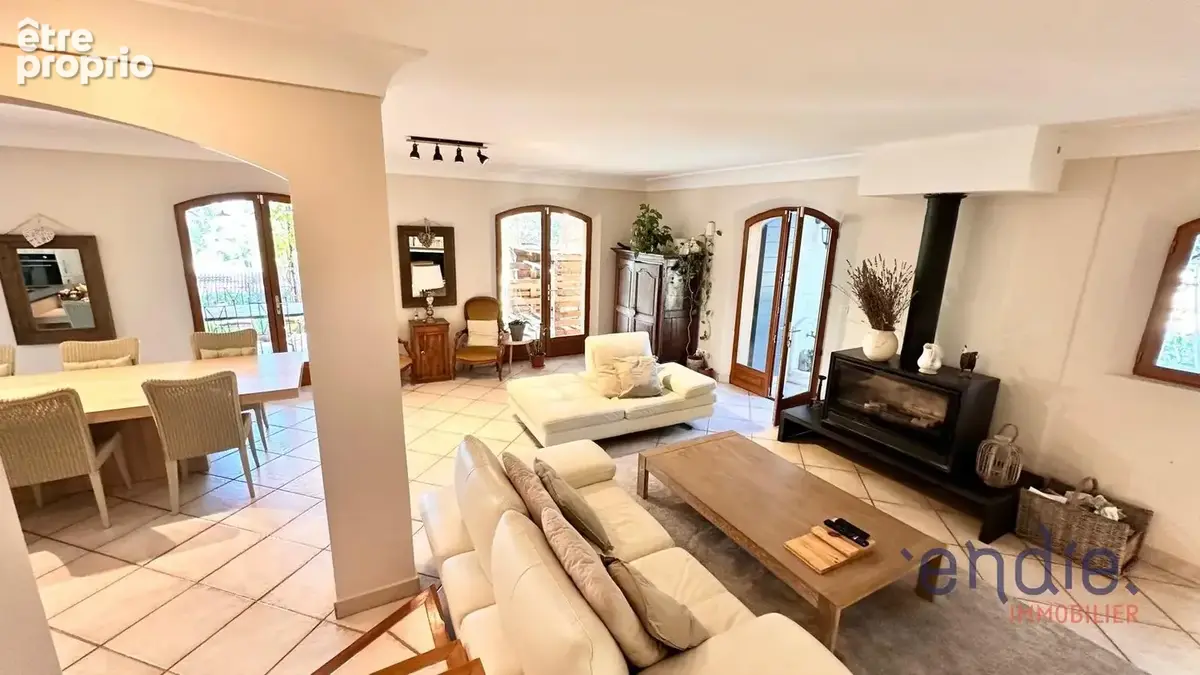 A Lorgues, charmante bastide de 158m2, 4 chambres, studio et piscine - photo 7