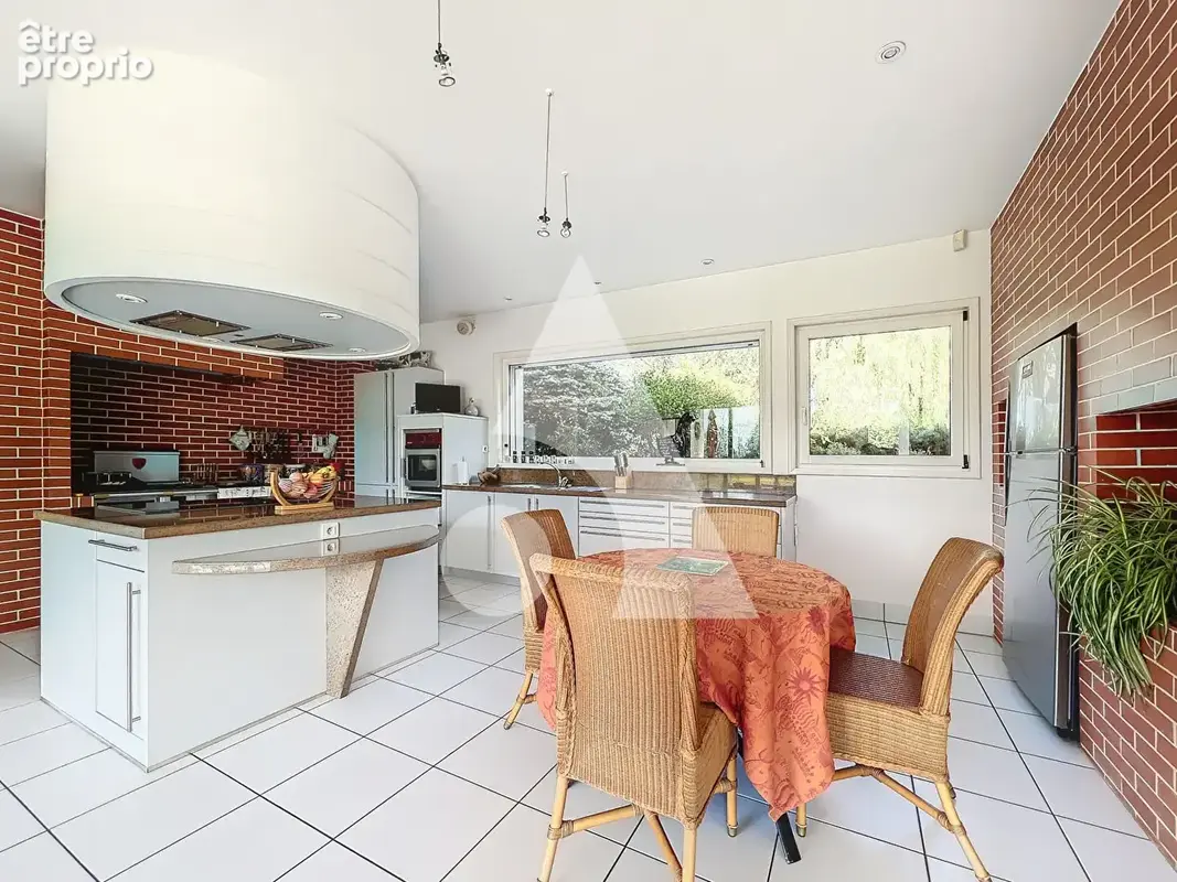 Demeure de prestige à 5 minutes de Montrond-les-Bains de 6 pièce(s) 420 m² - photo 11