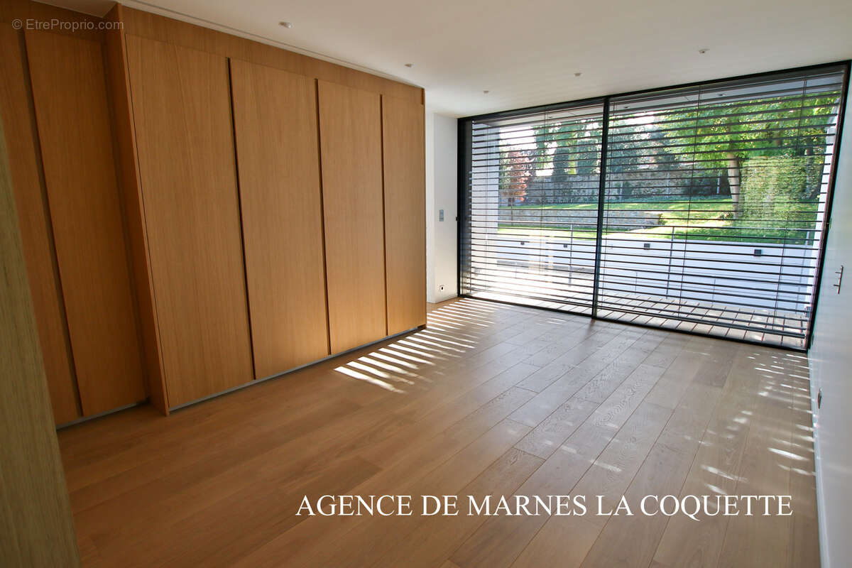 Maison à VILLE-D'AVRAY