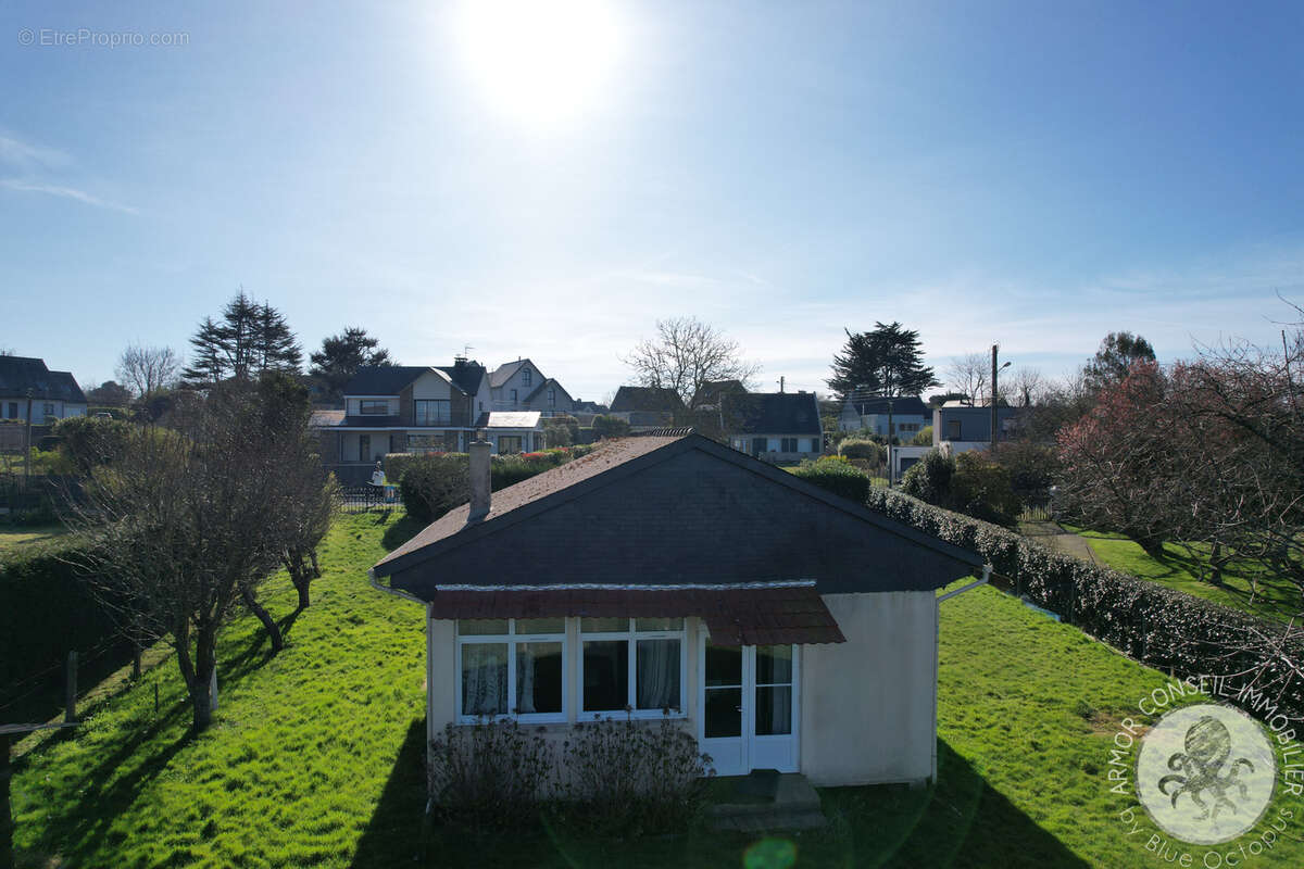 Maison à SAINT-JACUT-DE-LA-MER