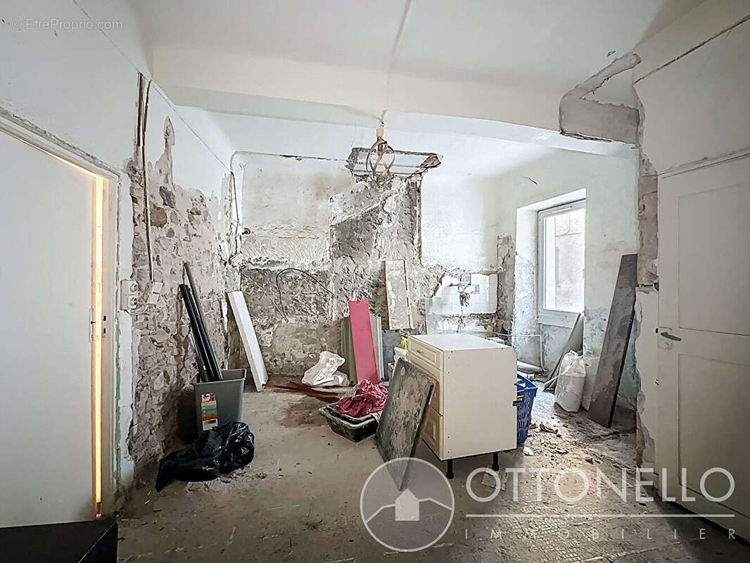 Maison à ROQUEBRUNE-SUR-ARGENS