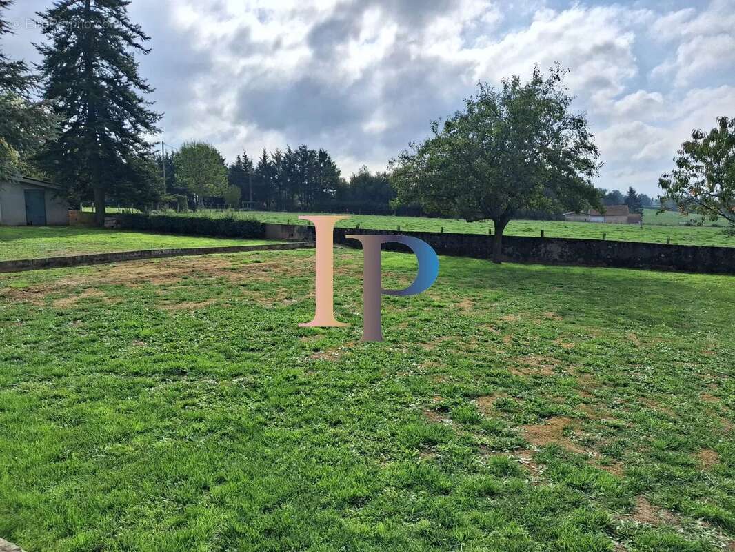 Maison à POUILLY-SOUS-CHARLIEU