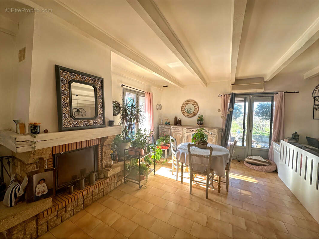 Maison à SAINT-LAURENT-D'AIGOUZE