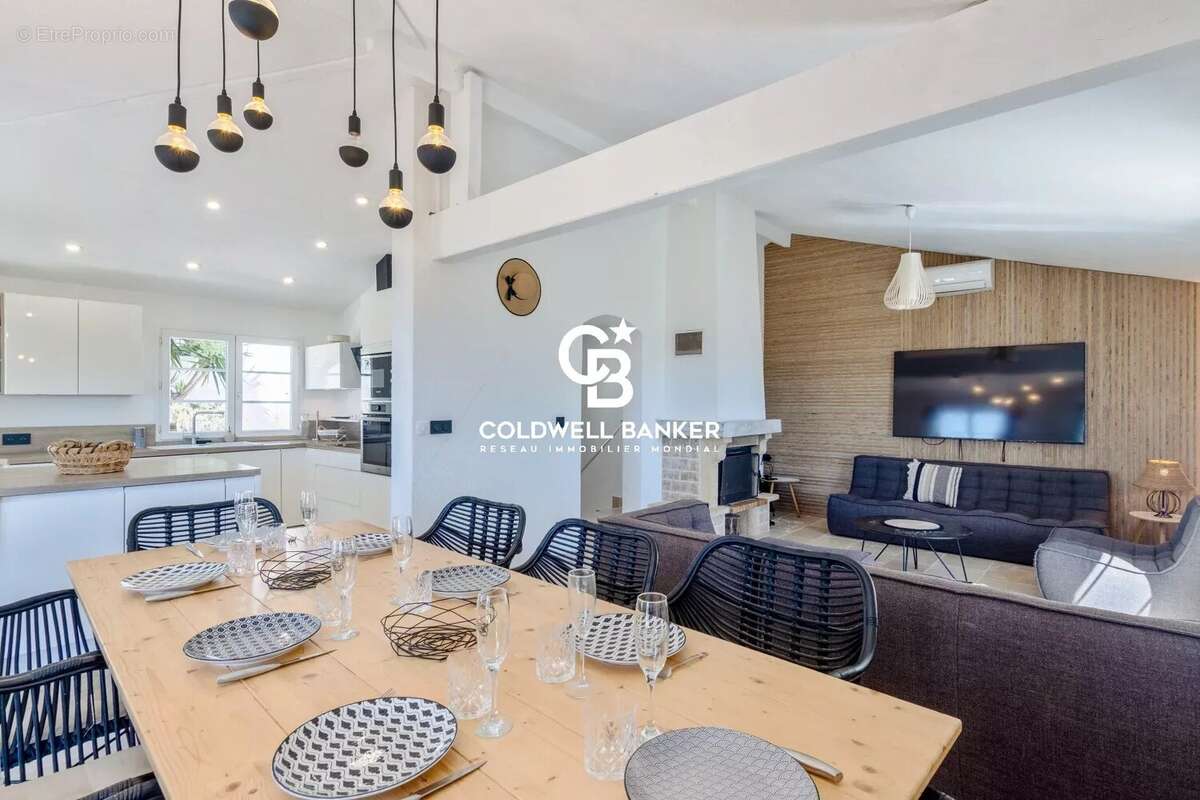 Située dans un domaine privé et sécurisé d’Agay à Saint-Raphaël, opportunité d’investissement rare sur la Côte d’Azur, alliant e - photo 37