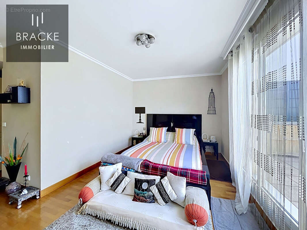 Appartement à COURBEVOIE