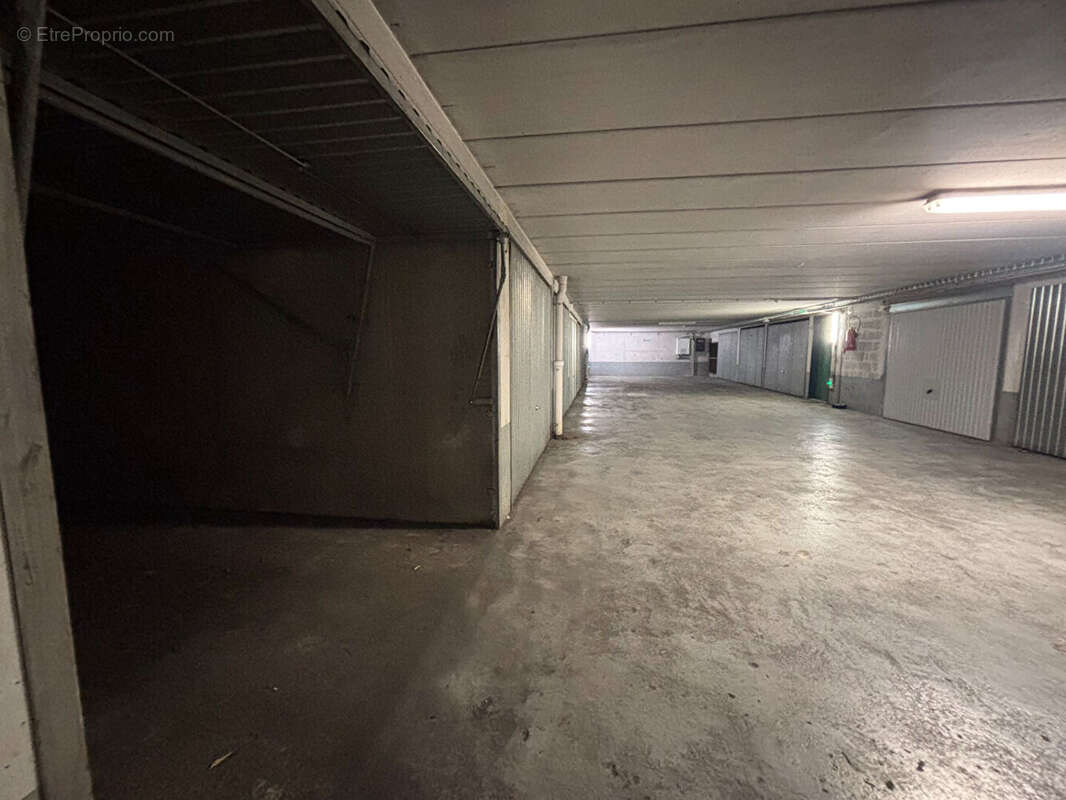 Parking à PARIS-14E