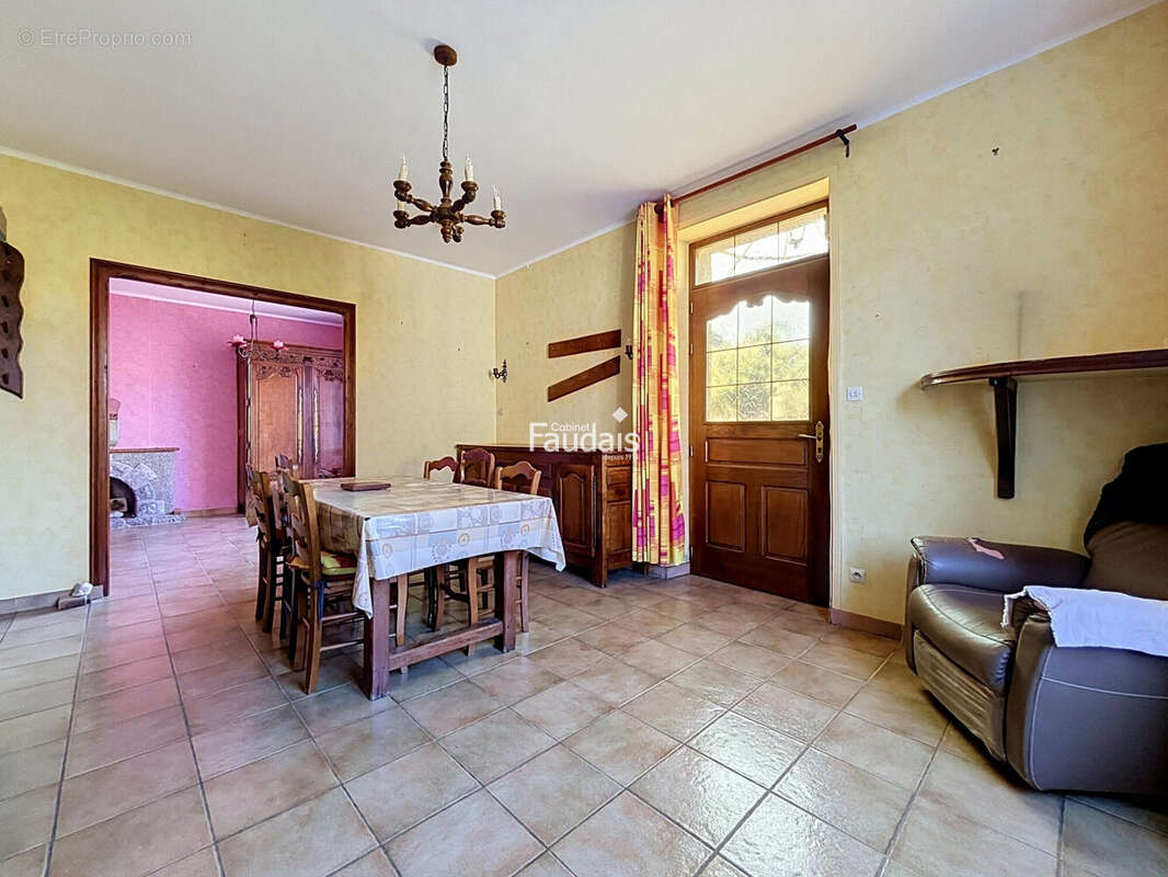 Maison 93 m² à Le Mesnil-Amey  - photo 5