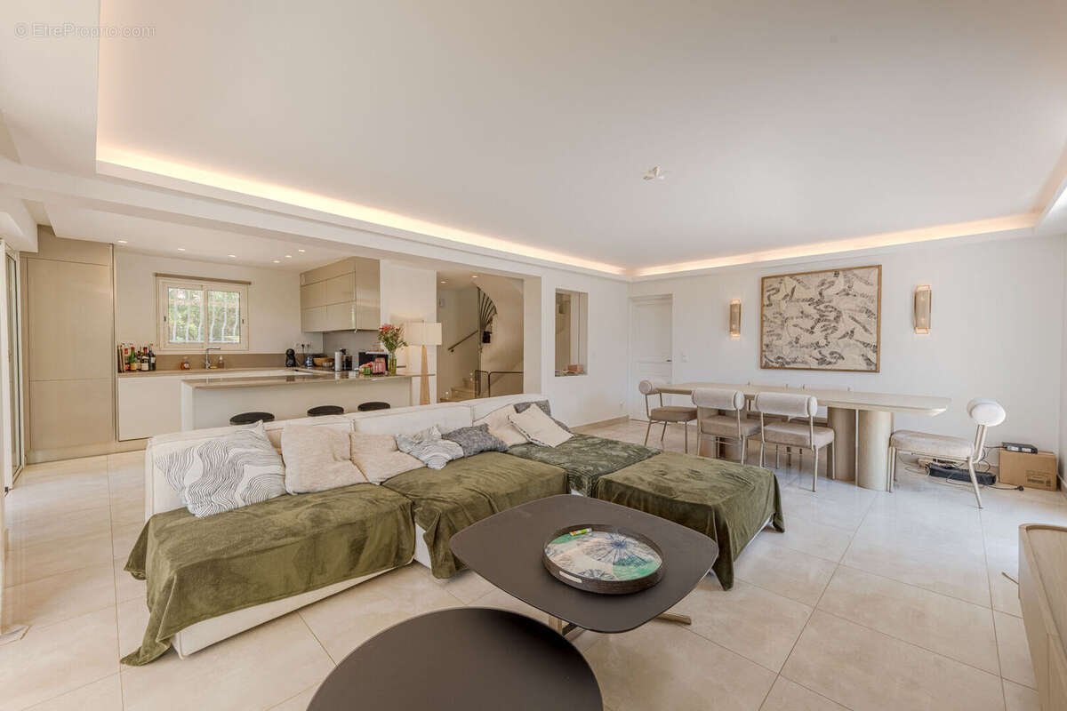 Villa rénovée 4 chambres  boulouris proche plages et commerces - photo 3