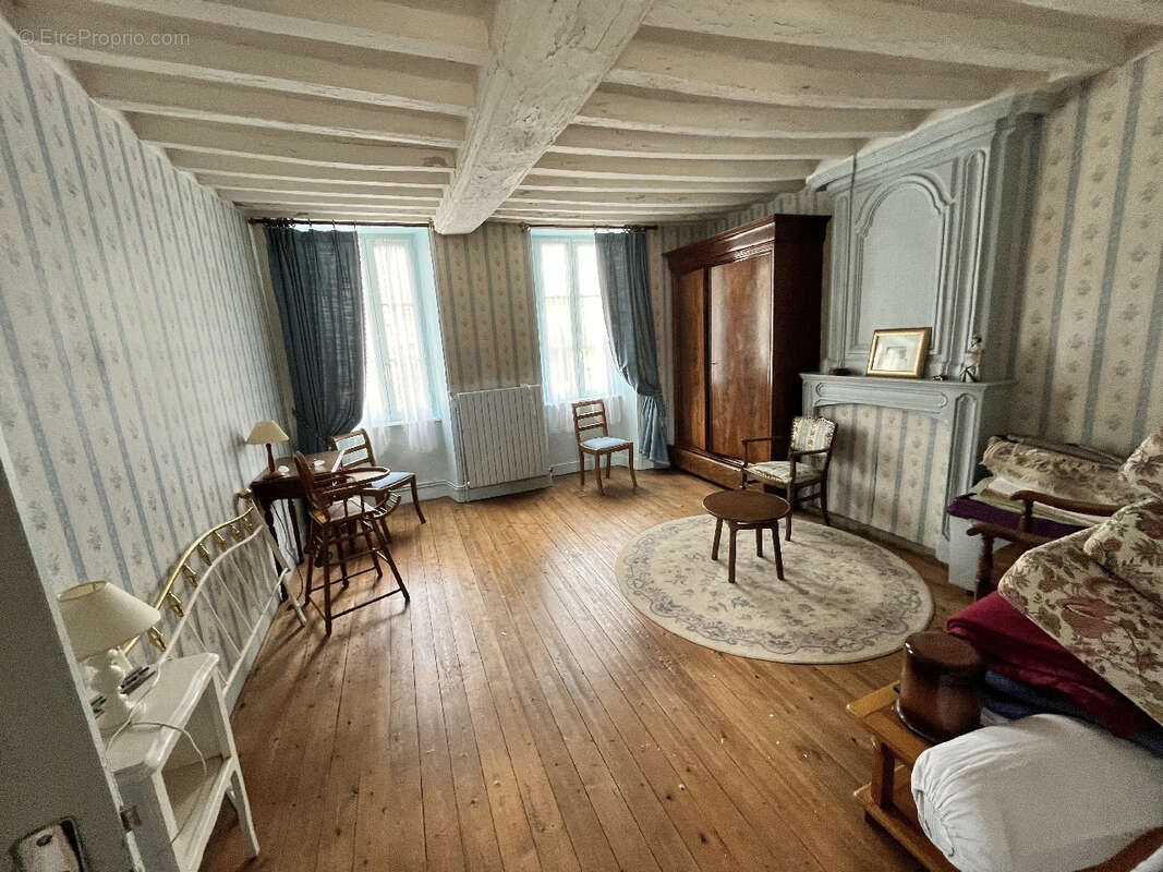 Maison à LONGUES-SUR-MER