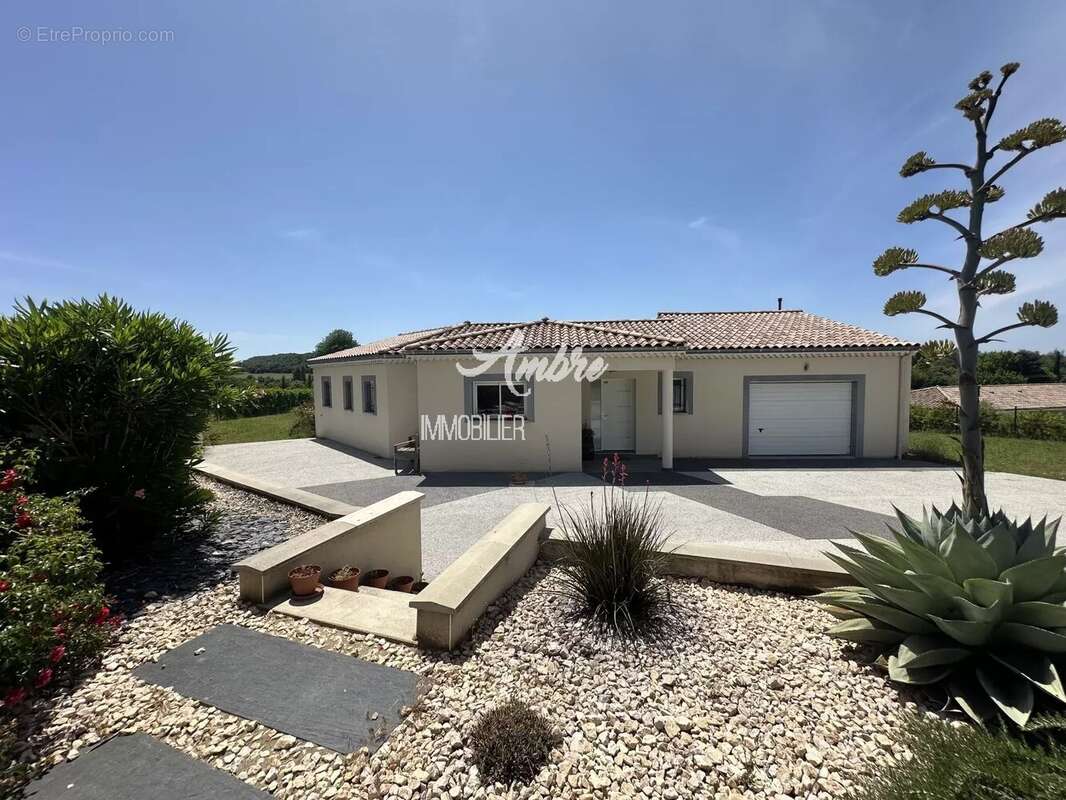 Maison à MONTELEGER