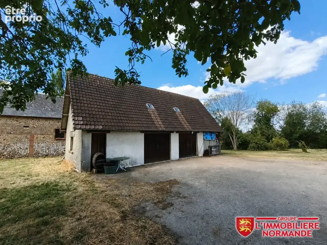 Maison traditionnelle - 5 chambres - 4390 m² de terrain - photo 2