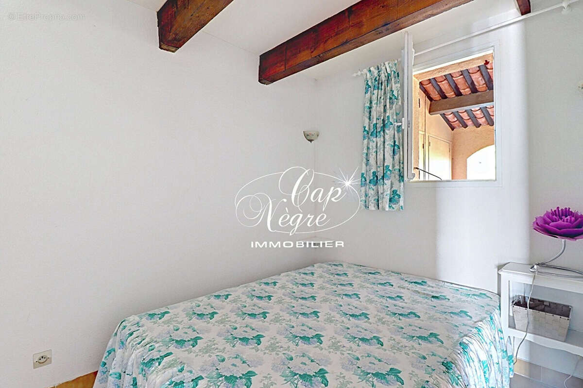 Appartement à ROQUEBRUNE-SUR-ARGENS