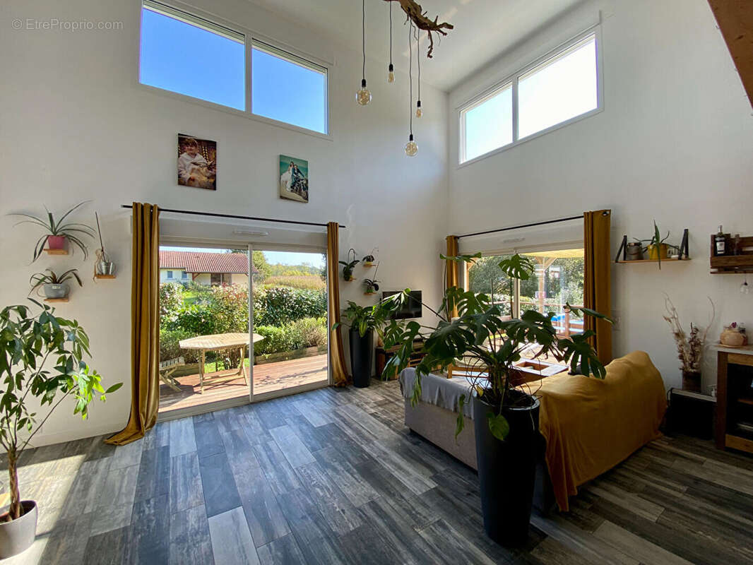 Maison à SAINT-LAURENT-DE-GOSSE