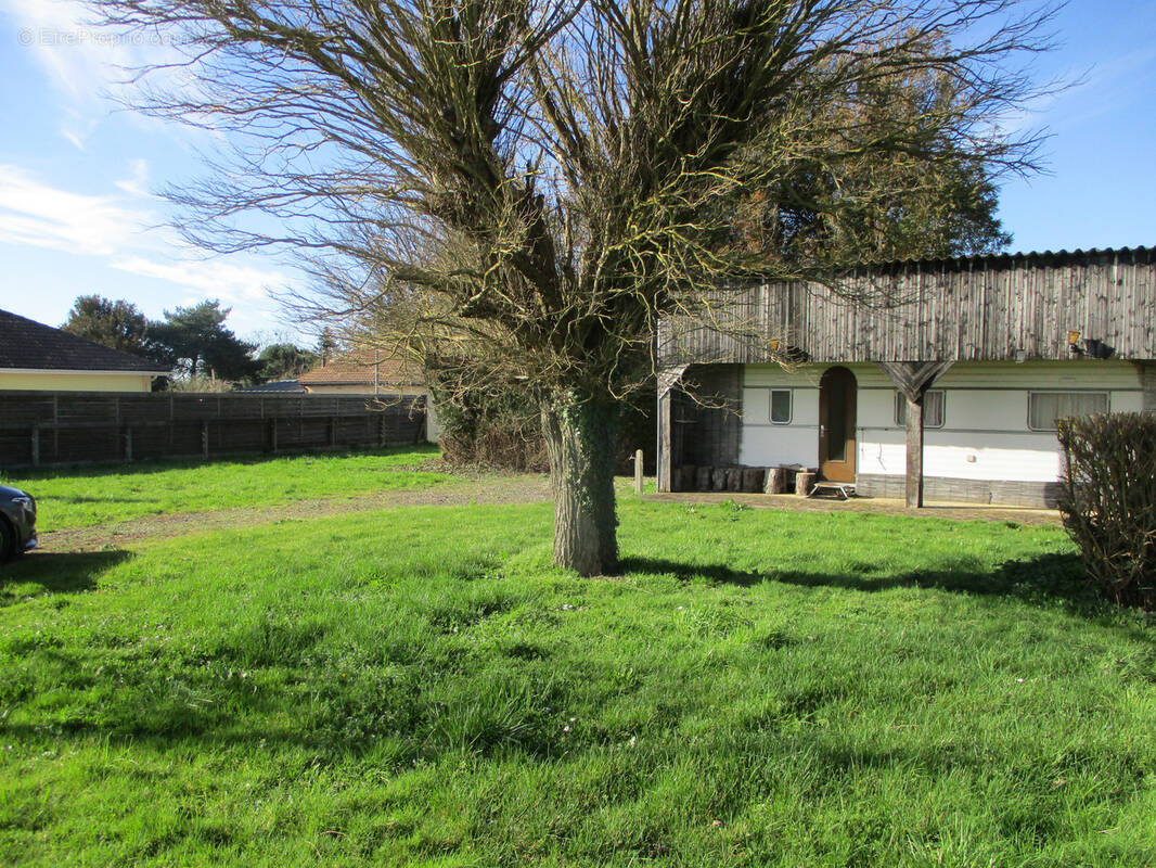 Terrain à CEAUX-EN-COUHE