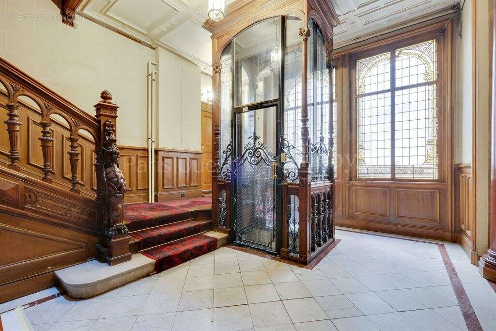 Appartement à PARIS-16E