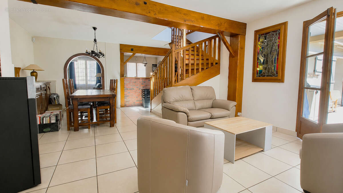 Maintenon  Maison  170 m², sous-sol, terrain 500 m² - photo 5