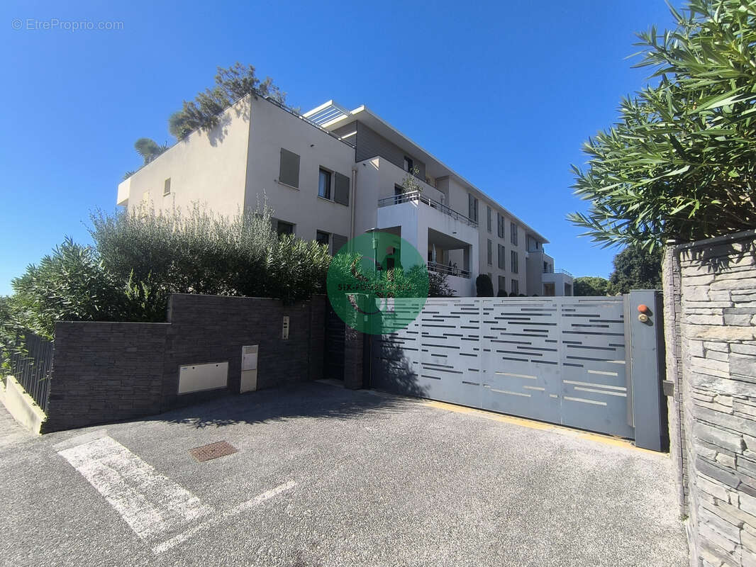 Exclusivite - elegant t3 avec terrasse, box - six fours les plages - photo 3