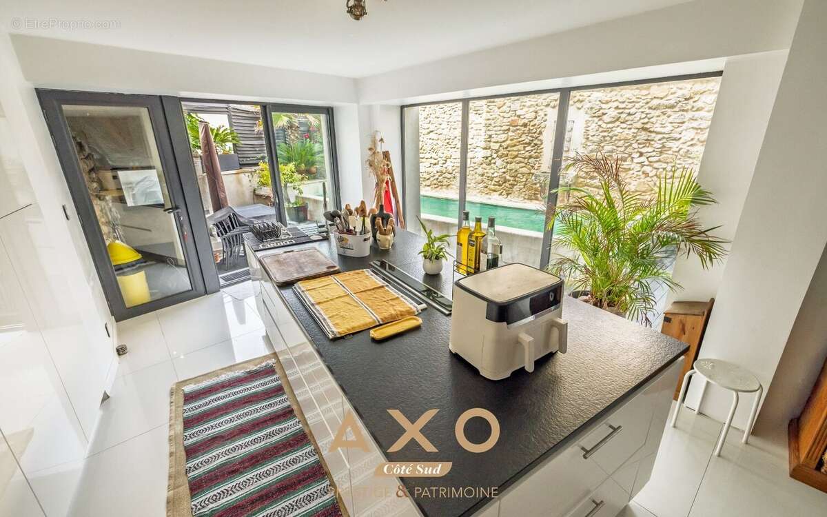 Lambesc - maison - 250m² - 3 chambres - piscine - 750 000  - photo 10