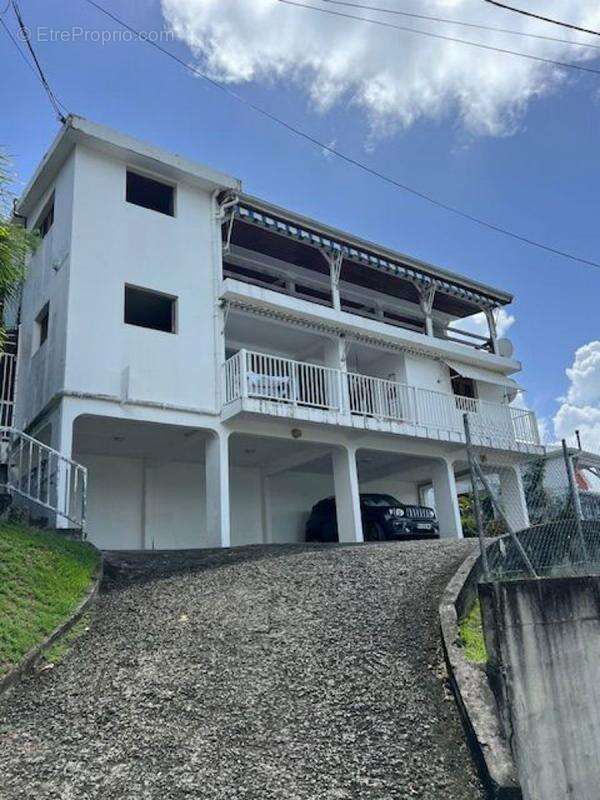 Maison à LE ROBERT