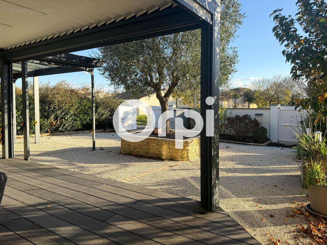 Maison à SAINT-LAURENT-DE-LA-PREE