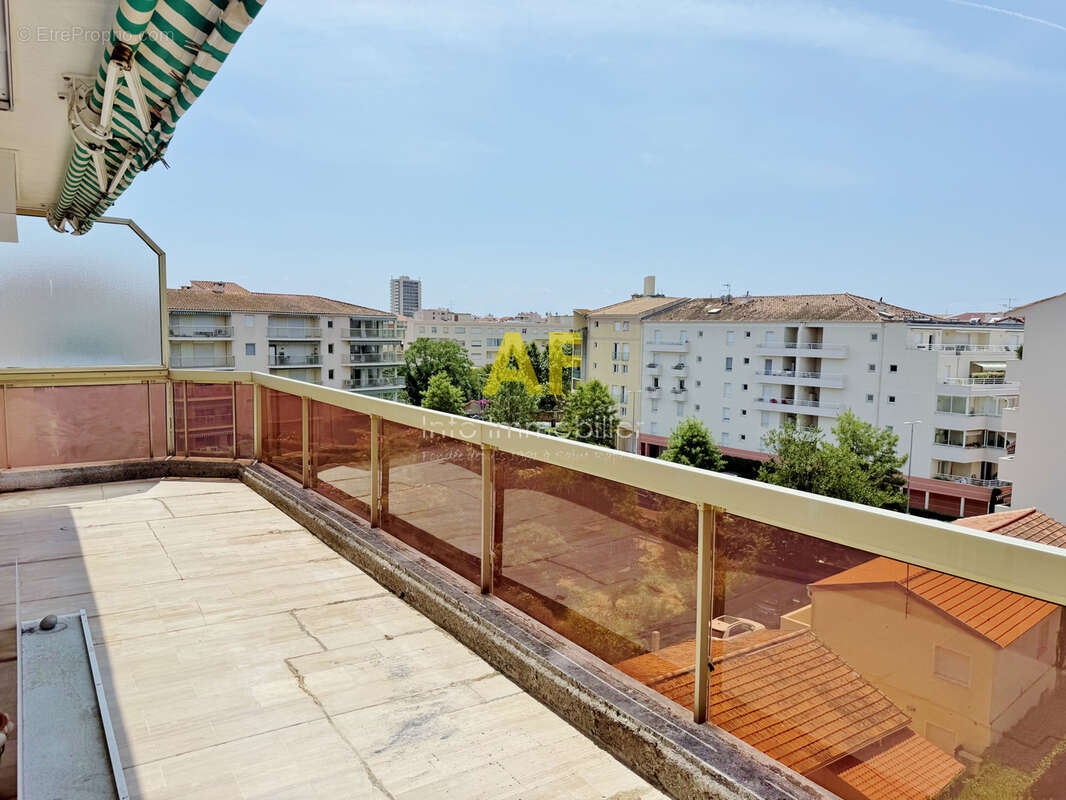 Saint-Raphaël   Cœur de ville   Appartement 3/4 pièces dernier étage avec terrasse, garage, parking et 2 caves - photo 2