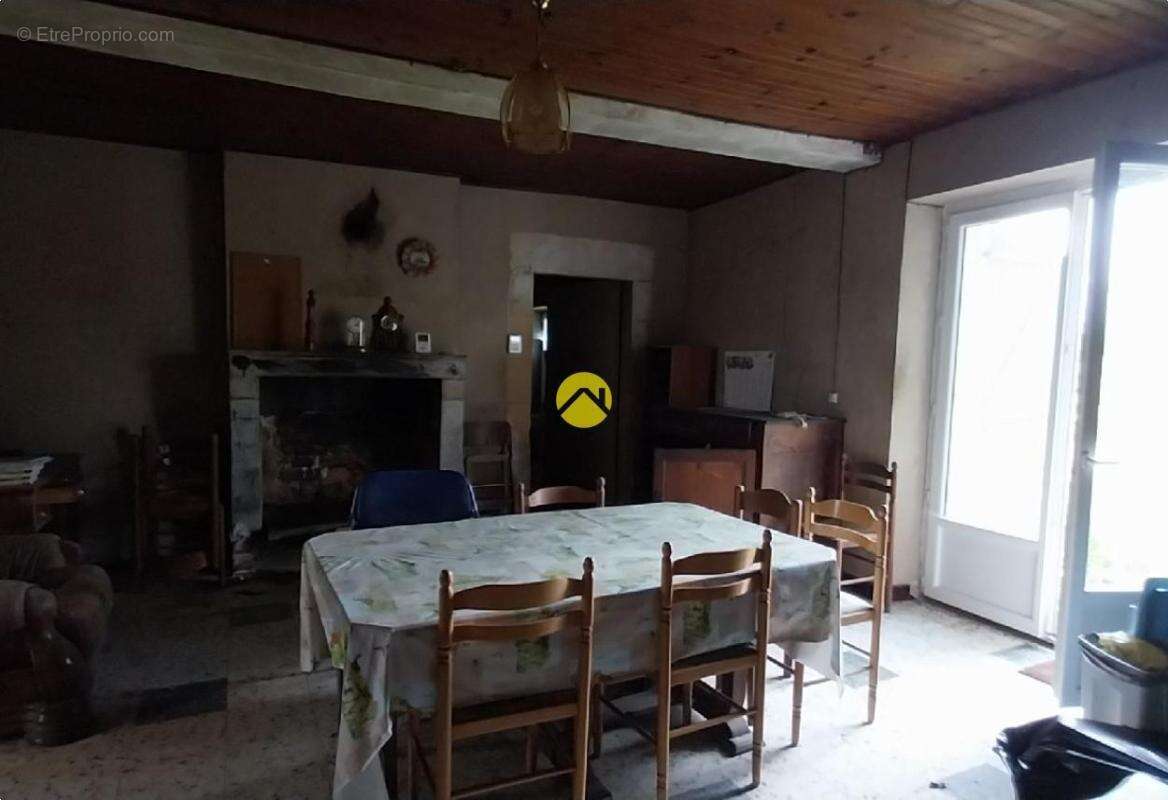 Maison à GROSSOUVRE