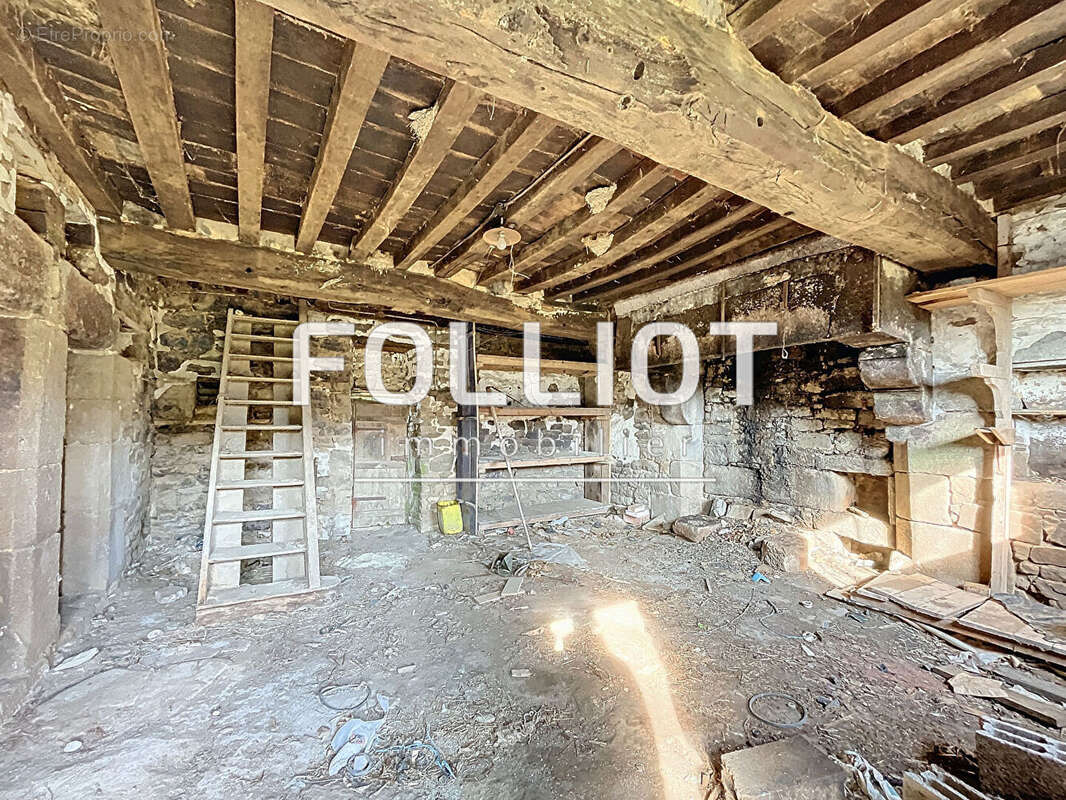 Maison à MONTAIGU-LES-BOIS