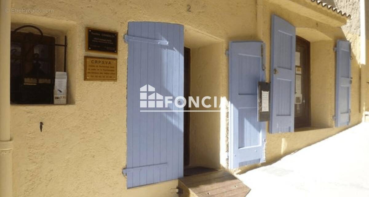 Appartement à PUGET-THENIERS