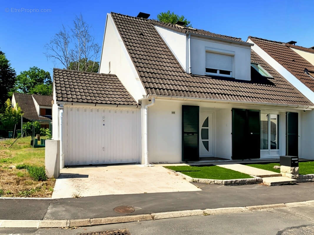 Maison à DAMMARIE-LES-LYS