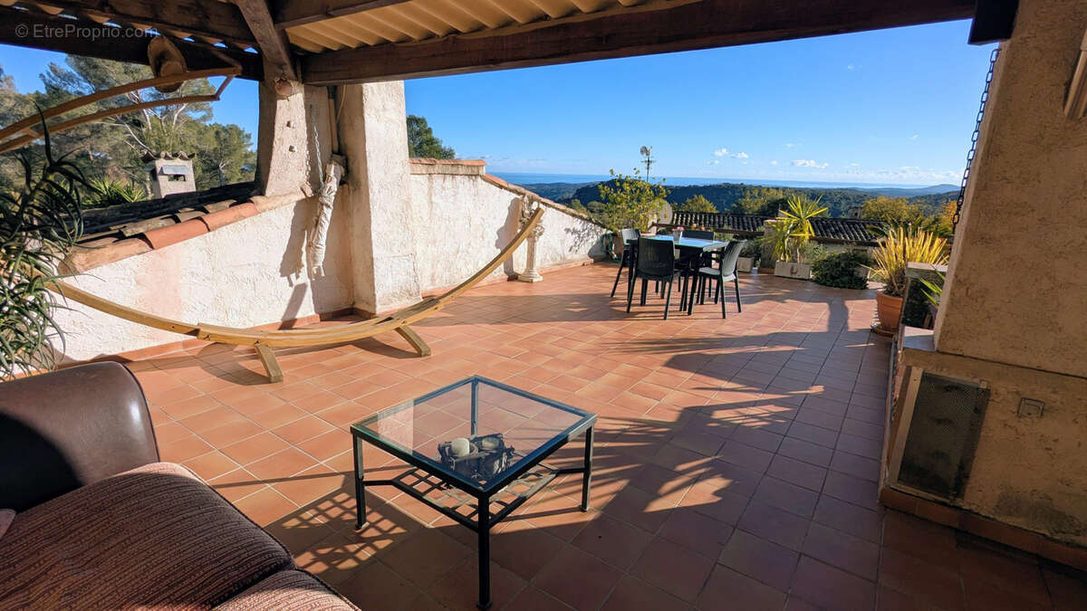 Maison à TOURRETTES-SUR-LOUP