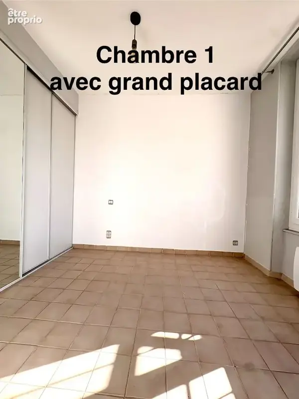 Maison de ville avec cour sur SORGUES, séjour/cuisine équipée, 3 chambres et climatisation - photo 7