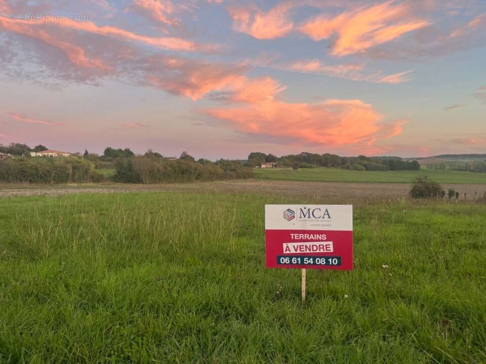 Terrain à PUYMICLAN