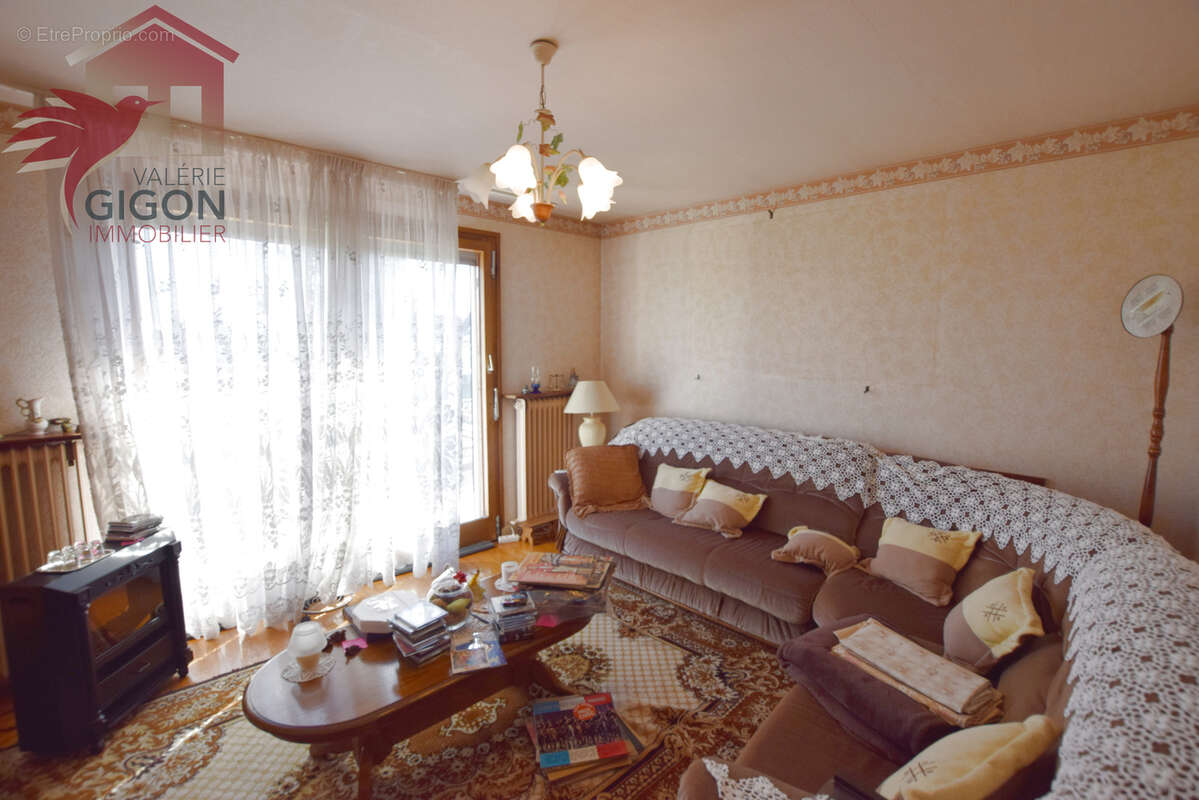 Maison à VIEUX-CHARMONT