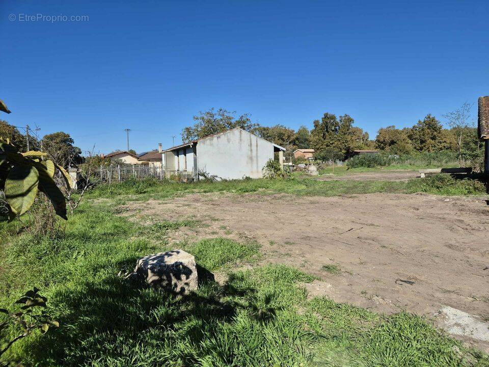 Saint Sauveur- Terrain à vendre- 740m²- Constructible- Calme - Terrain à SAINT-SAUVEUR