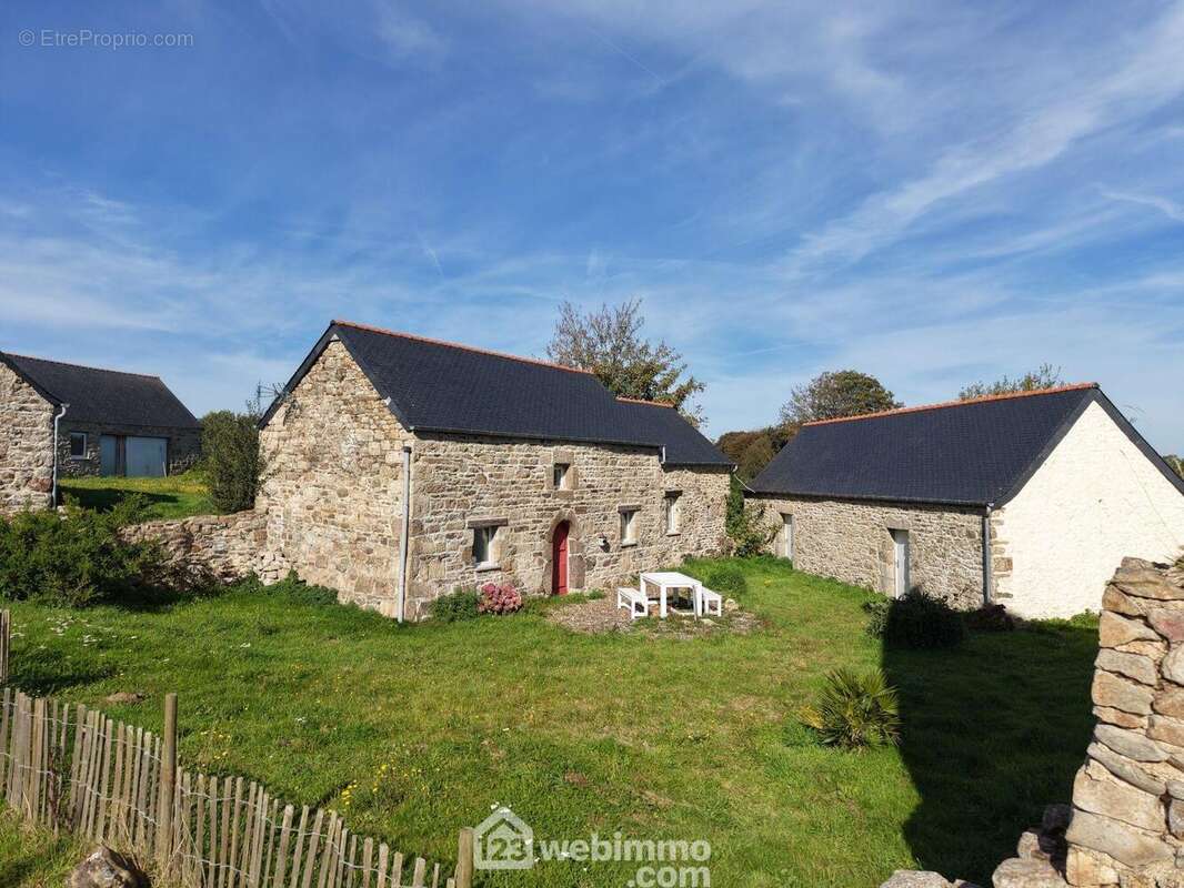 Maison à PLOUEGAT-MOYSAN