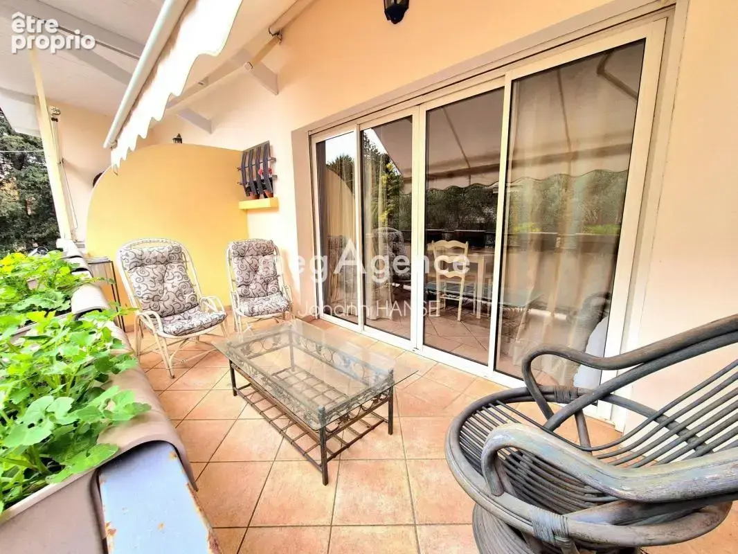 CAVALAIRE-SUR-MER – Maison avec jardin, garage et 2 logements, tout à pied ! - photo 6