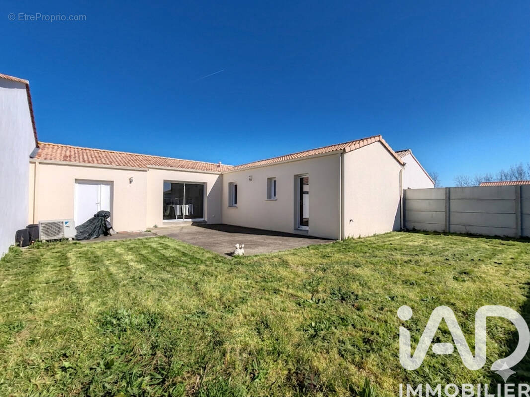 Photo 1 - Maison à LE PERRIER