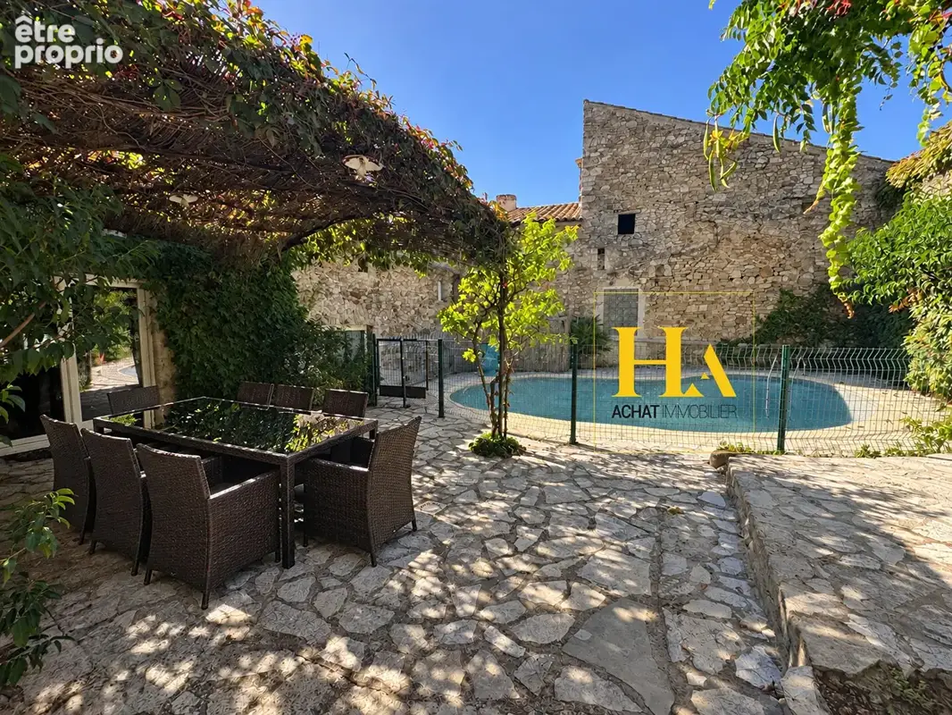 Maison de caractère de 433 m² avec gîte - Saint-Marcel-d'Ardèche - photo 1
