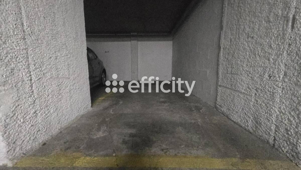 Parking à PARIS-11E