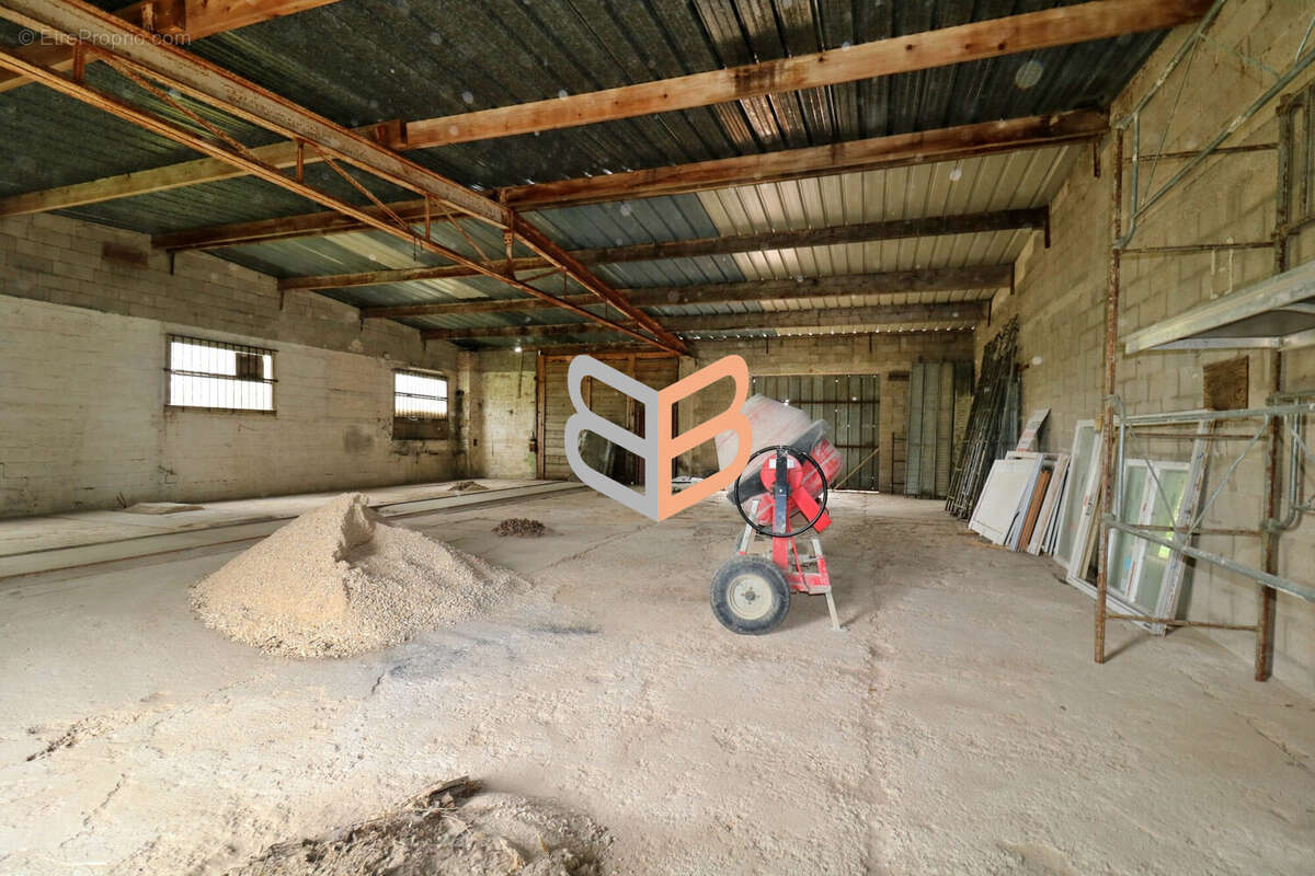 Commerce à MONTFAUCON-D'ARGONNE