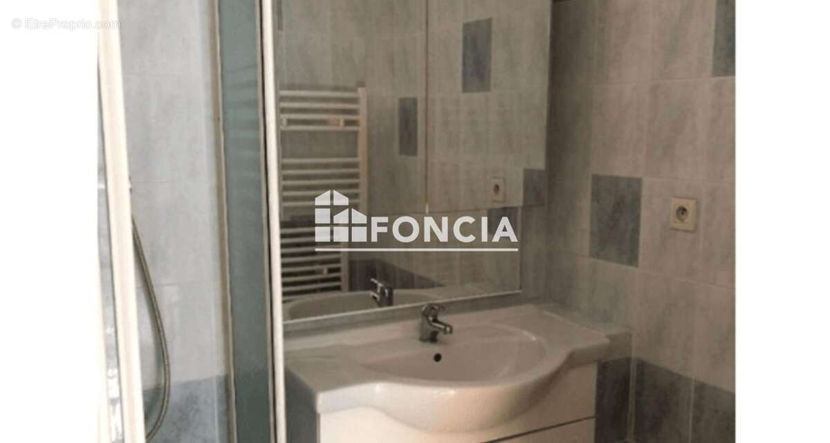 Appartement à ROQUEMAURE