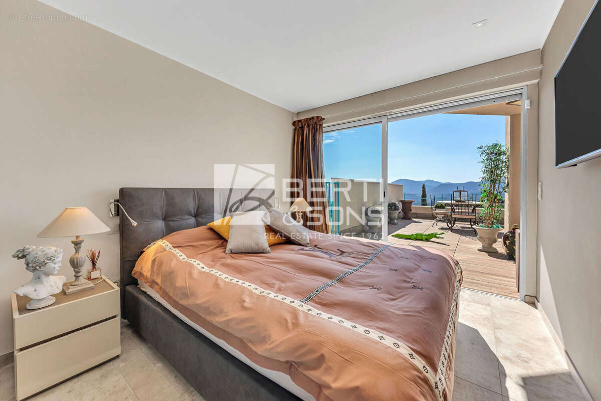 Appartement à MANDELIEU-LA-NAPOULE